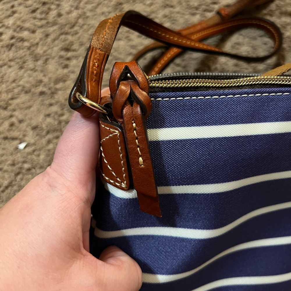 Dooney & Bourke crossbody pouchette - Picture 3 of 7
